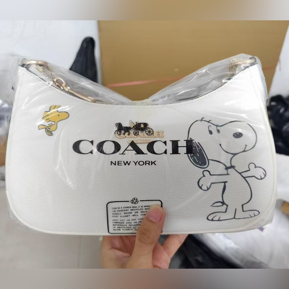 COACH Snoopy Peanuts Teri Shoulder Bag White